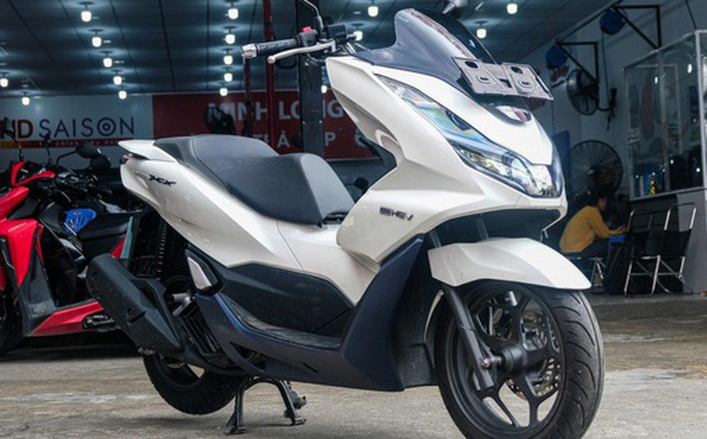 Honda PCX bản 'tiết kiệm xăng' về Việt Nam: Giá 99 triệu, của hiếm cho người đã chán SH