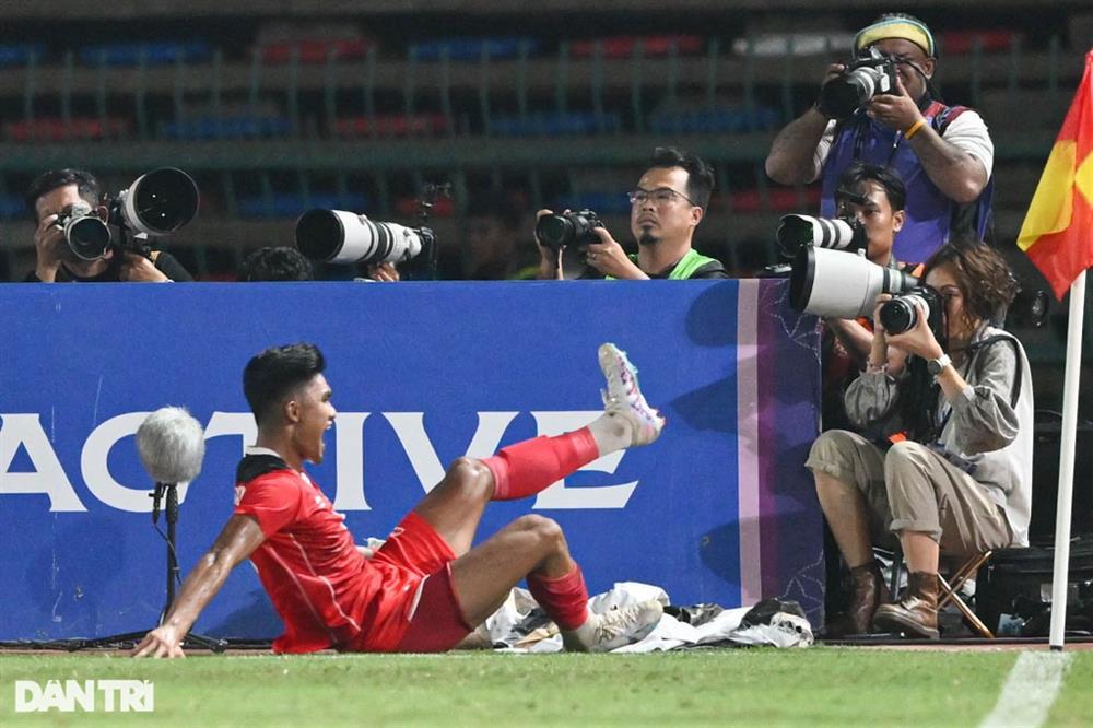 U22 Indonesia vô địch SEA Games sau trận đấu có 7 bàn thắng, 7 thẻ đỏ