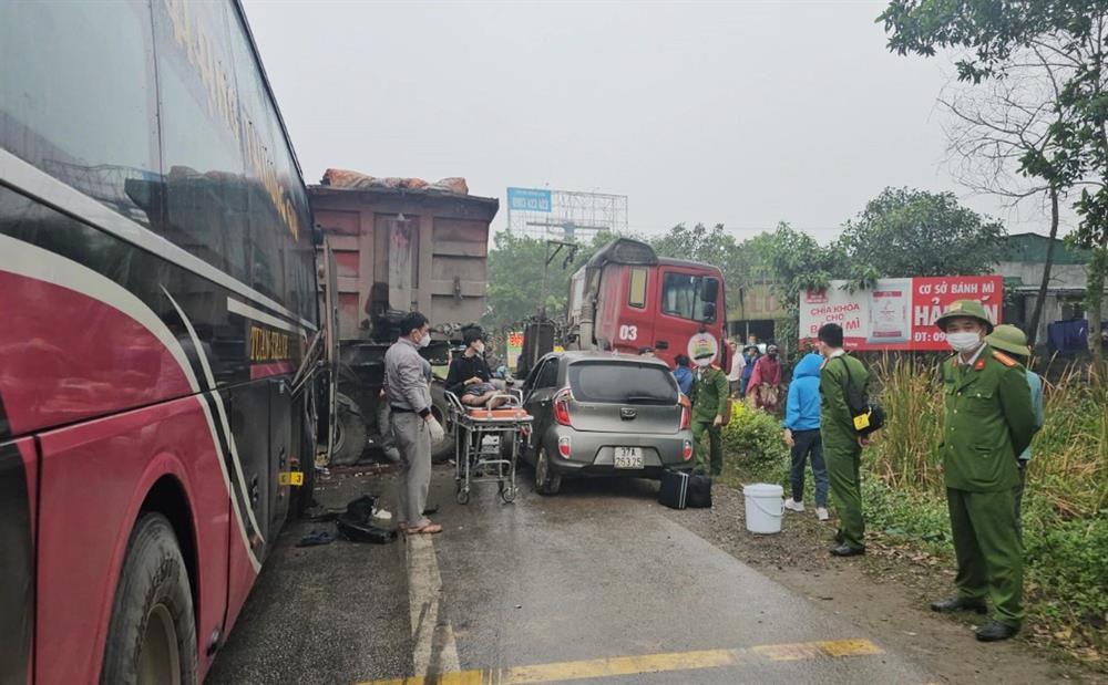 Tai nạn liên hoàn trên Quốc lộ 1A, 2 người thương vong